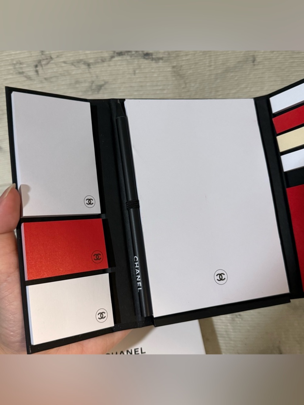Chanel Beauty Notepad / Sticky Notes set with Pencil - Picture 8 of 14